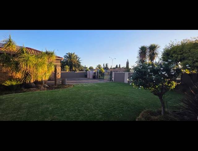 4 BEDROOM HOUSE FOR SALE IN VANDERBIJLPARK SE 4